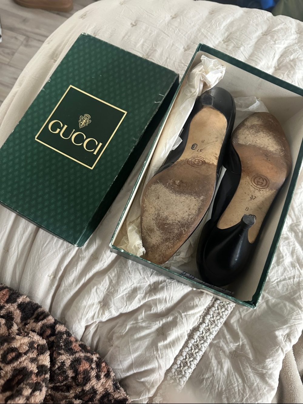 Gucci Navy and White Leather Two-Tone Pointed Kitten Heel - Picture 5 of 5